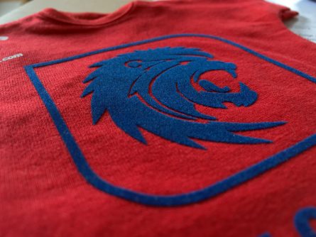 red t-shirt with print application made with blue cut-out film, with a touch of velvet.